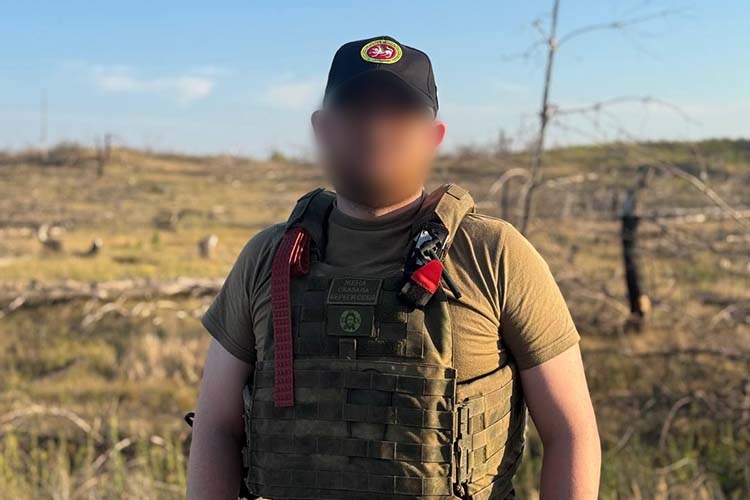    Боец с позывным «Миха»: «До специальной военной операции я состоял в группе быстрого реагирования. Работал в Уфе. А когда самый первый раз БПЛА ударили по России, когда в Ростов залетели дроны — вот тогда уже решил, что хватит сидеть, пора идти защищать Родину».   
Фото: Фото предоставлено спикером