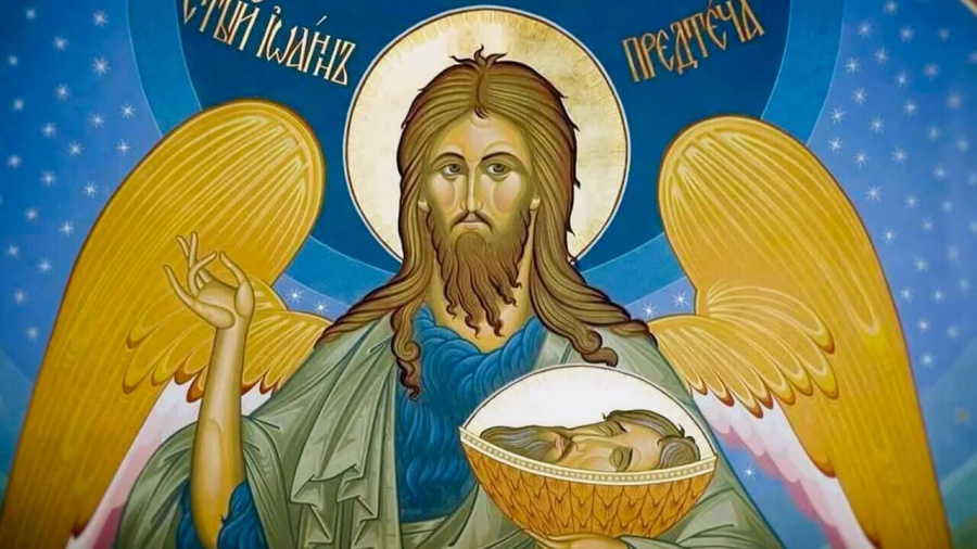     Православные верующие празднуют Усекновение главы Иоанна Предтечи