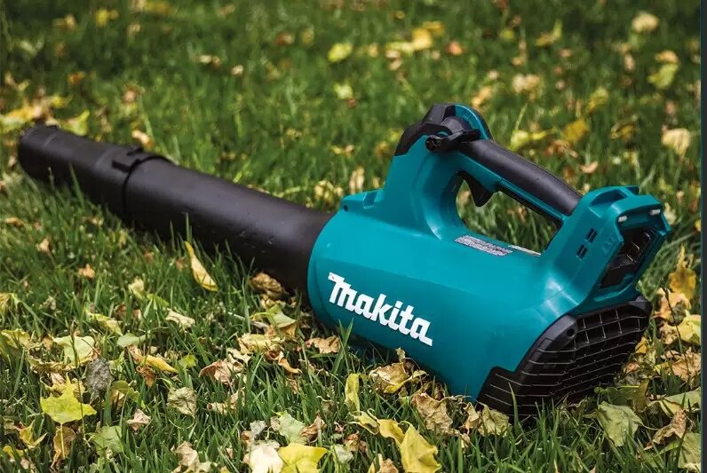 Аккумуляторная воздуходувка Makita DUB184Z поможет убрать опавшую листву, скошенную траву, пыль и мусор при помощи мощного потока воздуха. Работает от литий-ионного аккумулятора 18 В.
Бесщеточный двигатель обеспечивает высокую производительность.
Благодаря функции круиз-контроля можно выбрать оптимальную скорость.
