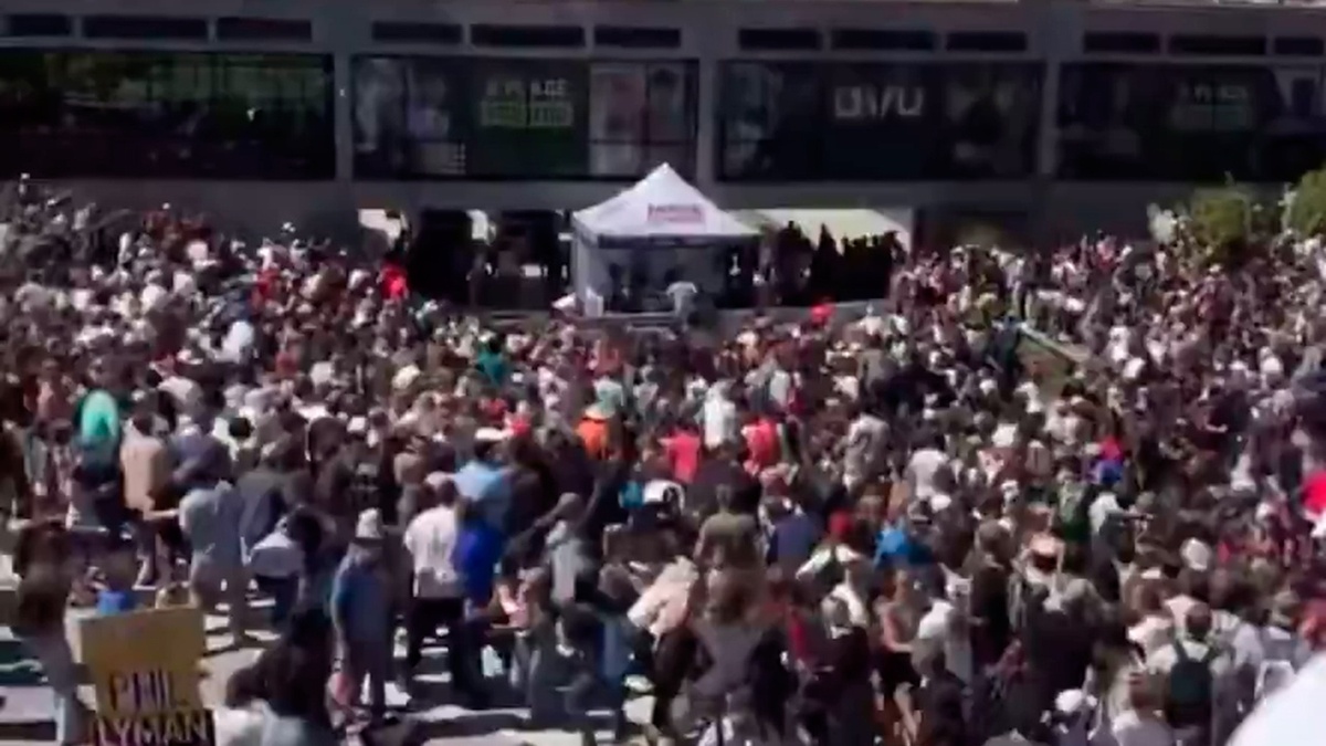 Толпа народа.  фото: картинки яндекс.