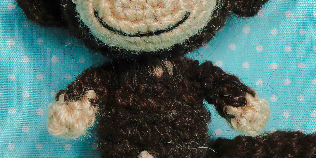 Брелок Обезьянка (описание для вязания крючком)