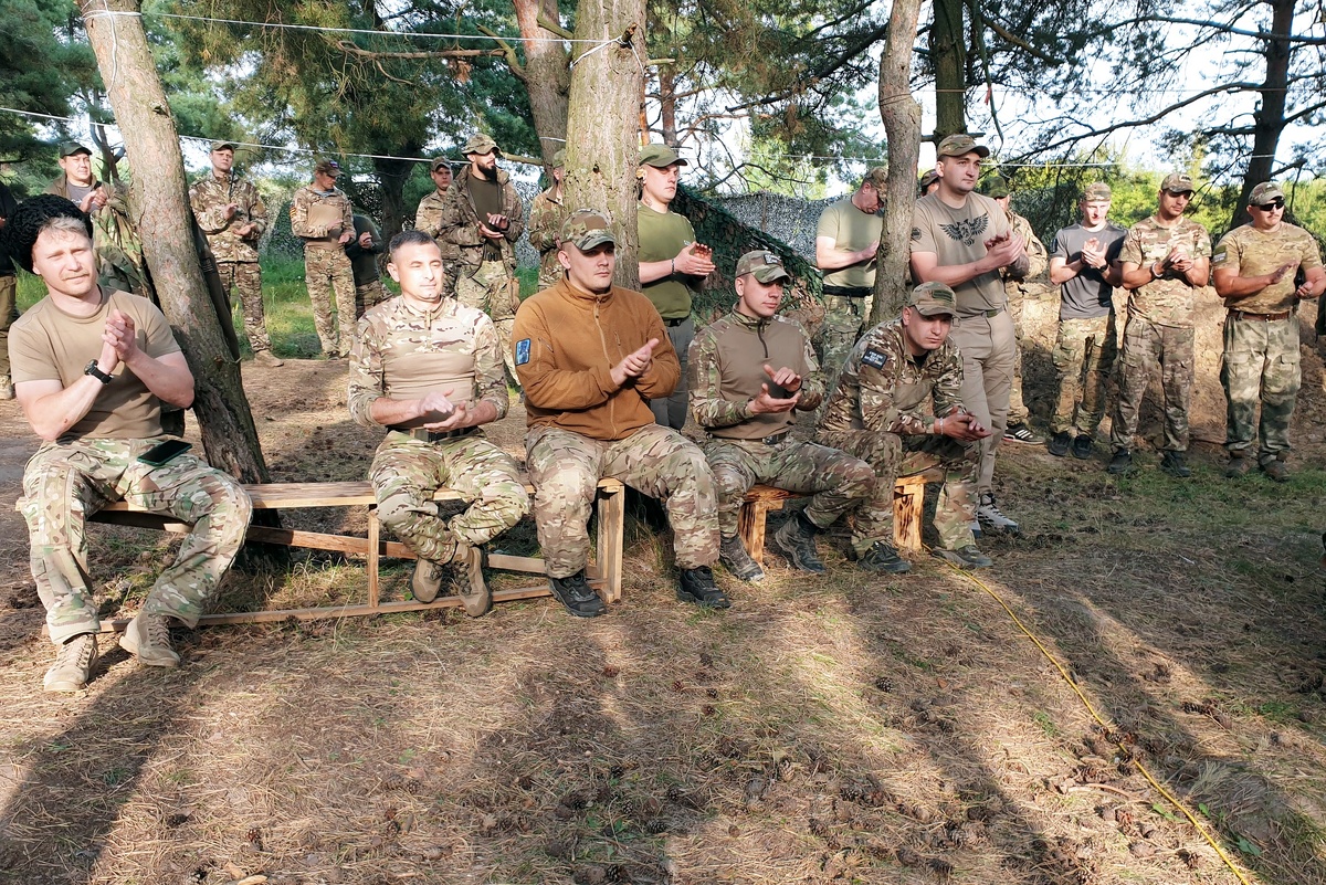    Зрители - десантники 83-й бригады ВДВ./Андрей Полынский