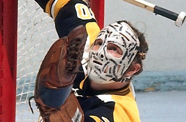 Изображение из открытых источников сервиса яндекс.картинки (Д.Чиверс в воротах "Бостона")