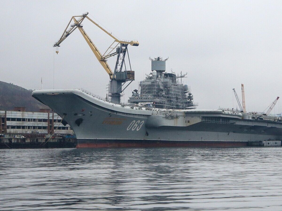    Авианесущий крейсер "Адмирал Кузнецов" проходит ремонт и модернизацию на 35-м СРЗ в порту Мурманска© РИА Новости / Павел Львов