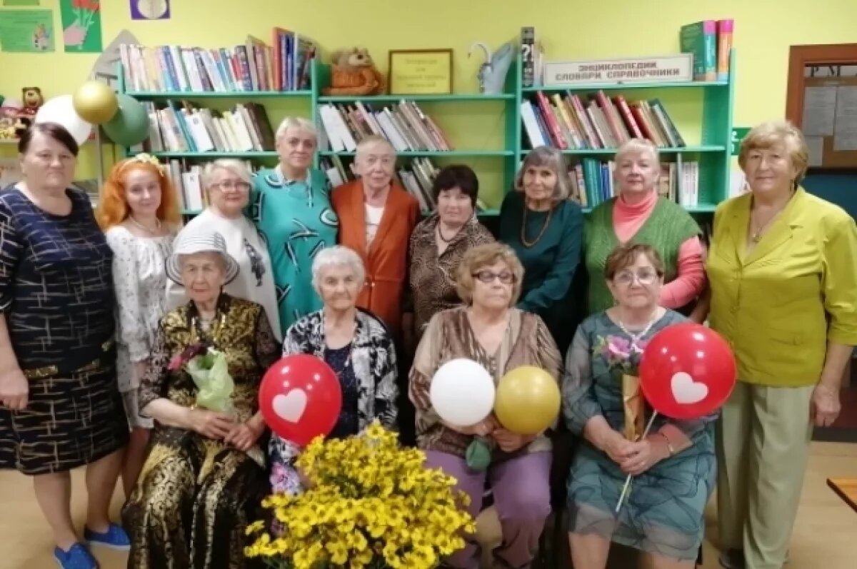    В Кострово отметили День красоты для бабушек