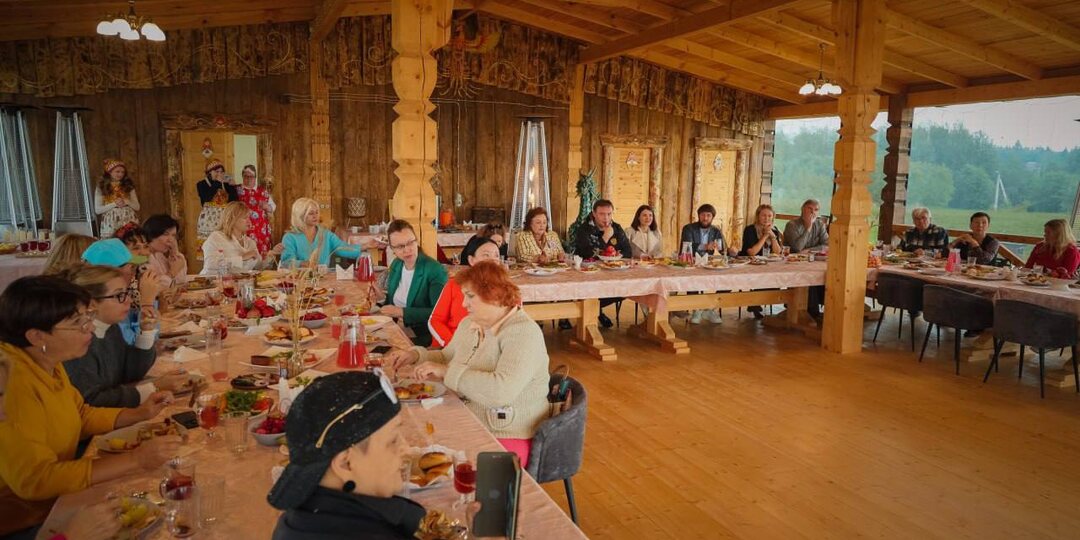 МЕСТО ВСТРЕЧИ - ПОЛЯНКА