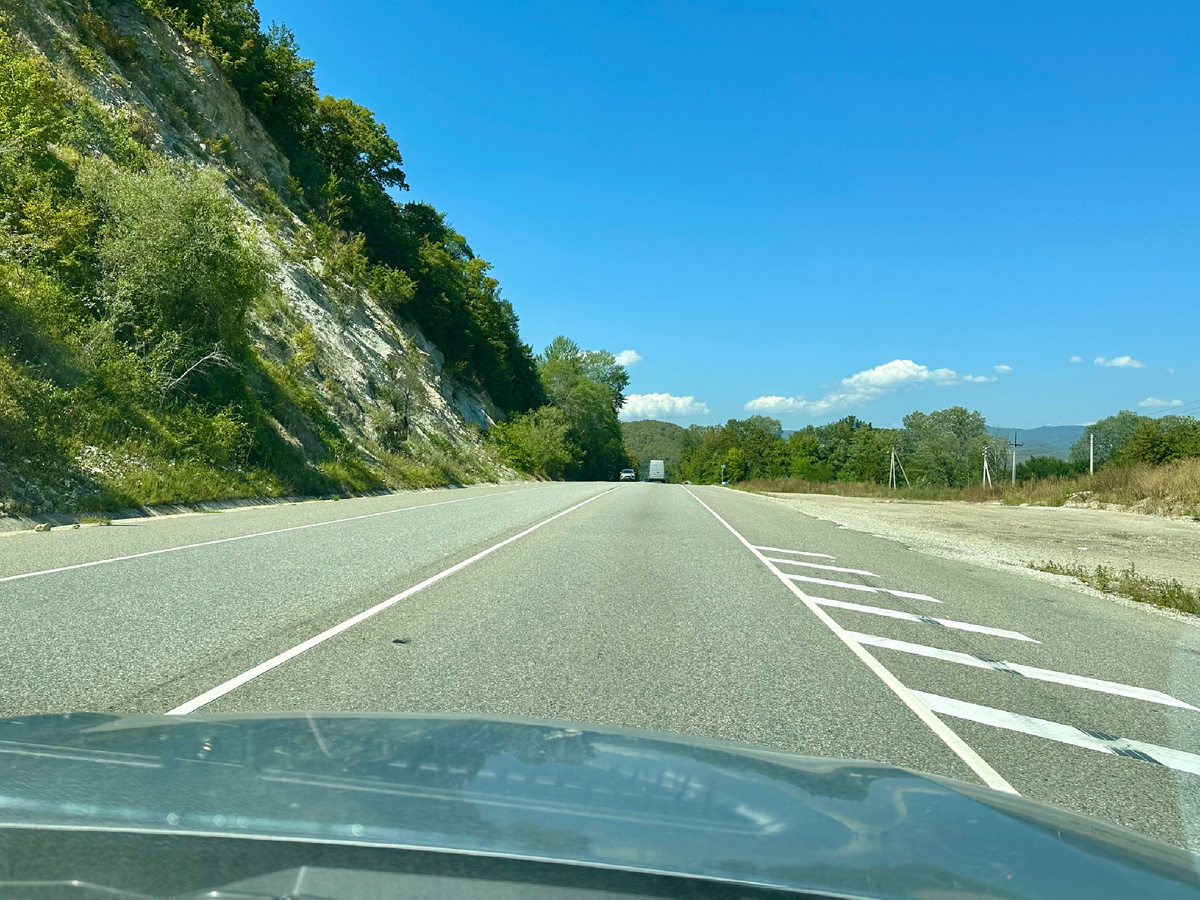 По южным дорогам путешествие.