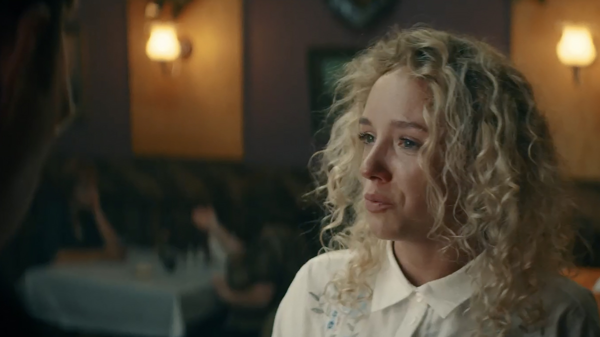 Кадр из сериала "Москва слезам не верит. Всё только начинается"