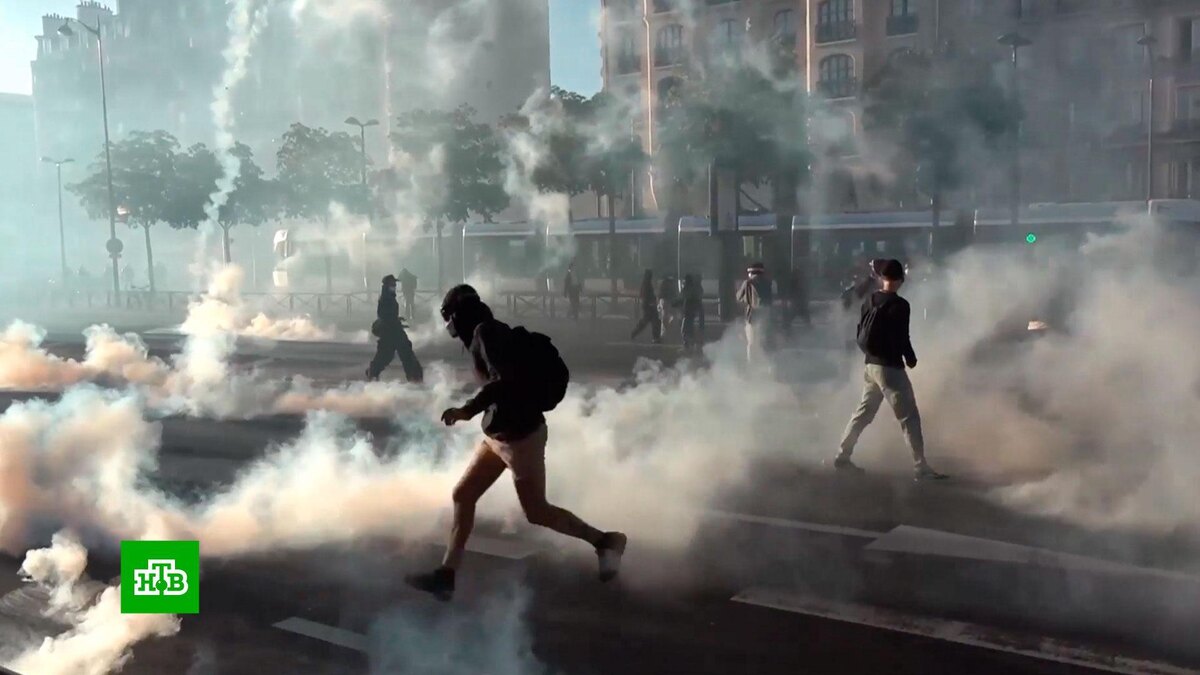    Более 500 человек задержали во время протестов во Франции