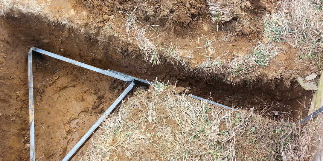 Почему заземление дома делают треугольником, а не одним штырем?