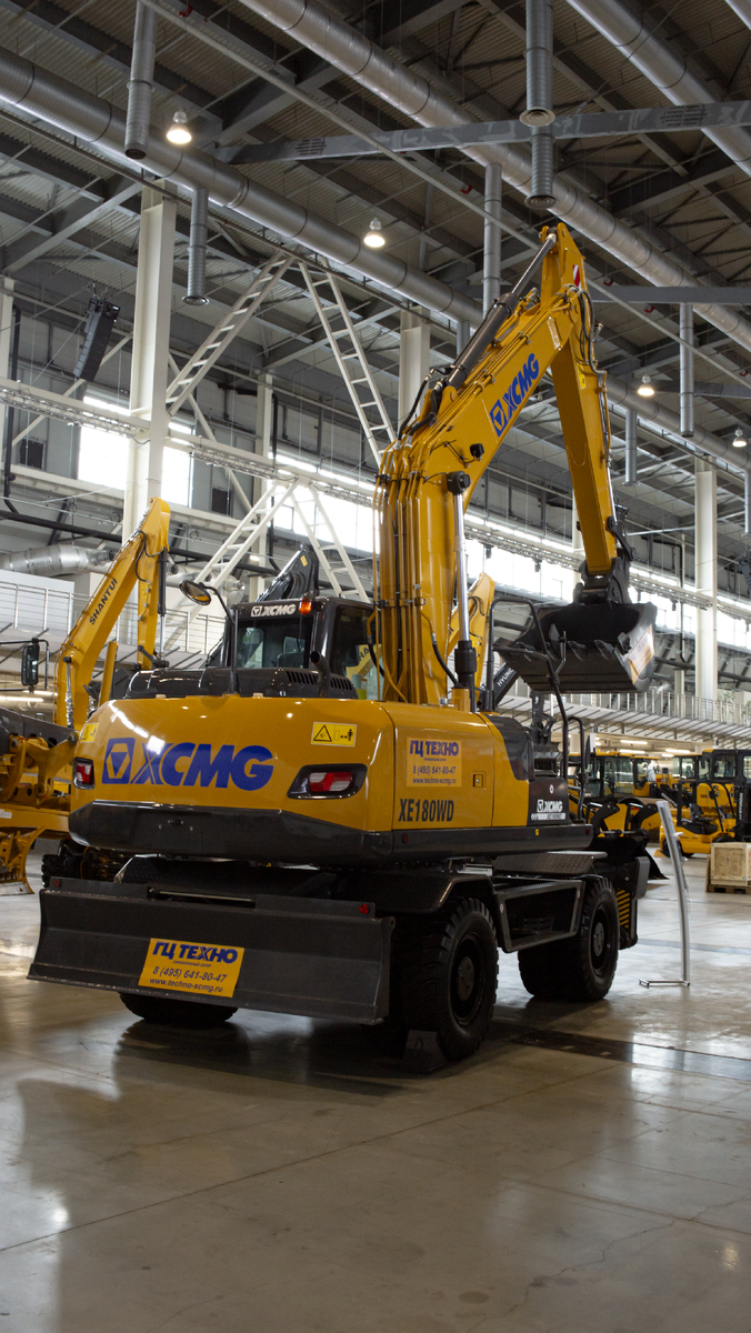 Колёсный экскаватор XCMG XE180WD