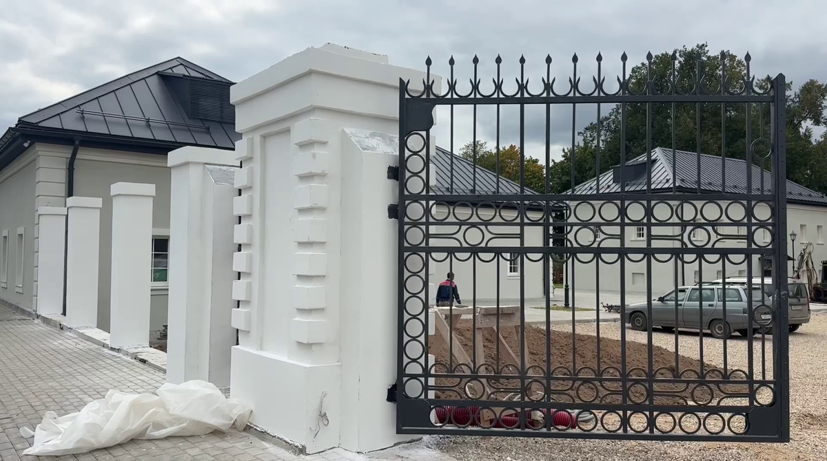 Восстановление исторических ворот в усадьбе Белкино