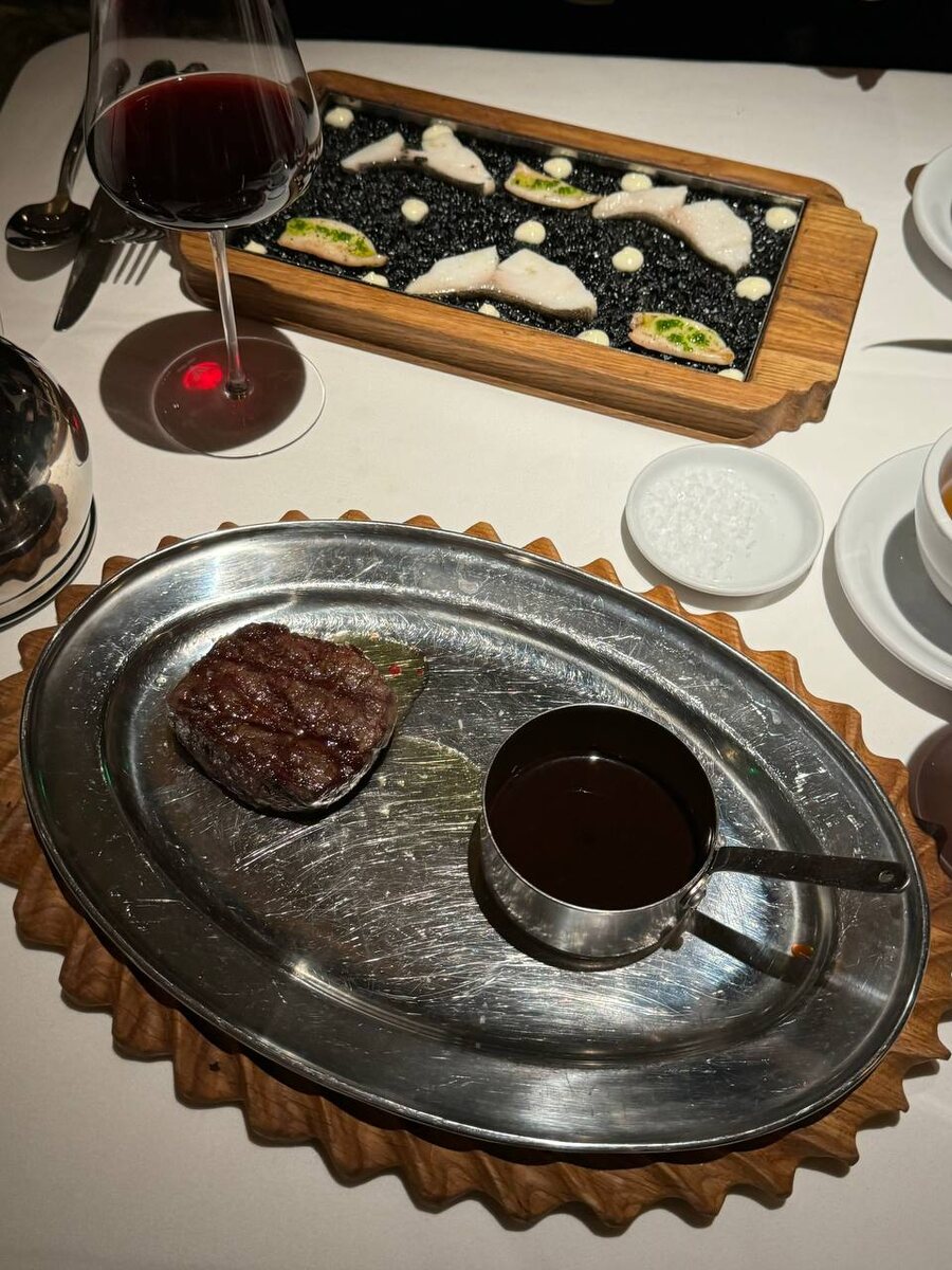 Шатобриан и  Арроз а ла ллауна с черной треской, кальмары мини