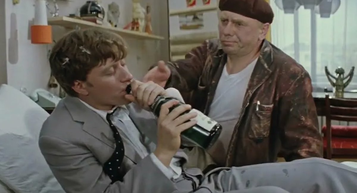 - Хватит! Поехали к шефу! Кадр из комедии режиссера Леонида Гайдая "Бриллиантовая рука"