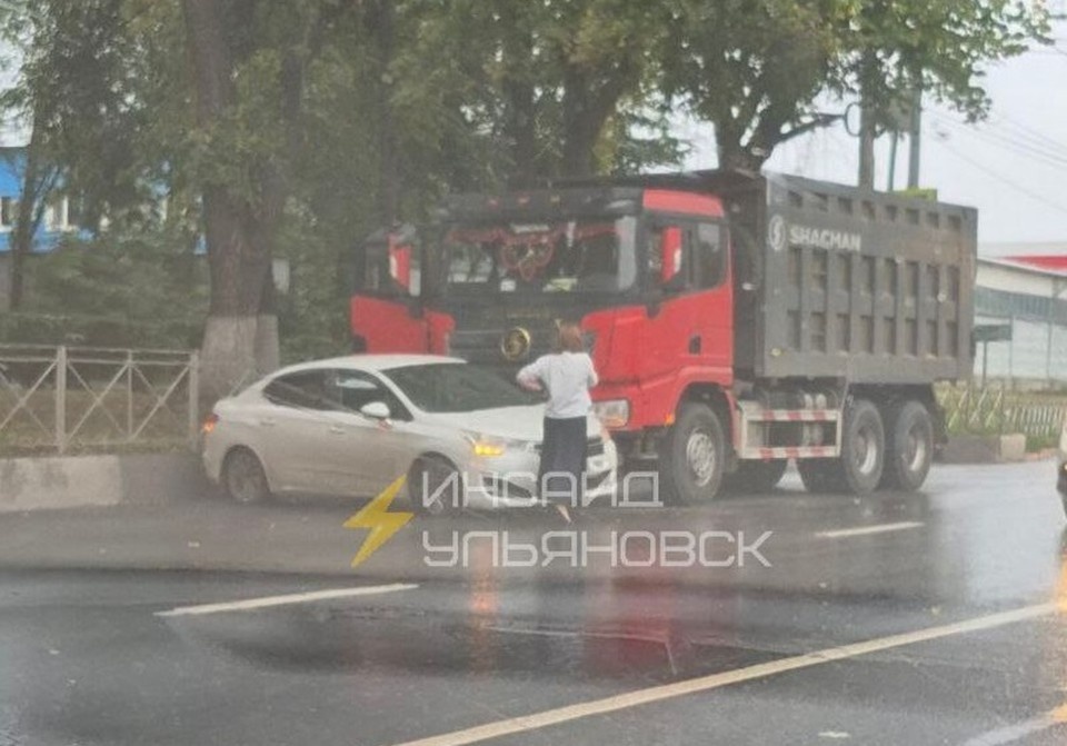    В Засвияжском районе Ульяновска утром 11 сентября произошло ДТП. Фото Инсайд Ульяновск