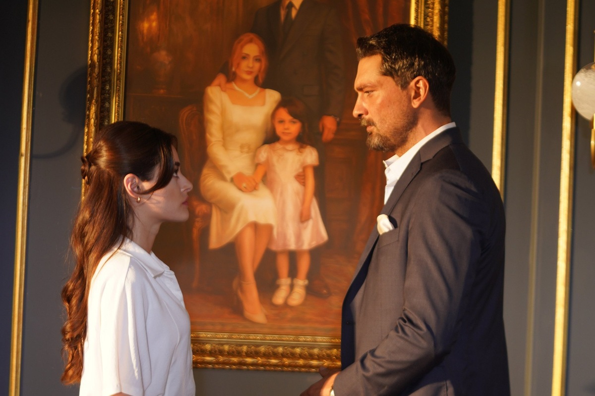 Кадр из сериала "Незнакомка в зеркале"