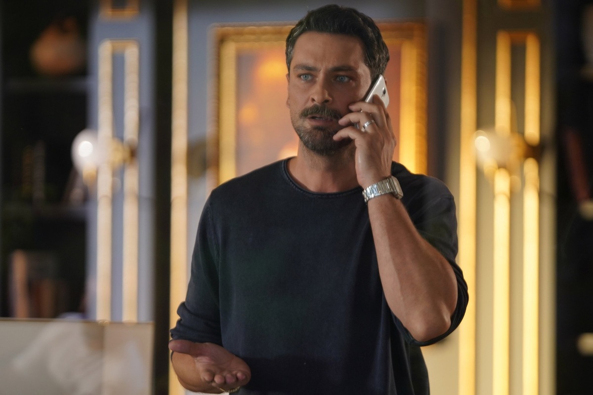 Кадр из сериала "Незнакомка в зеркале"