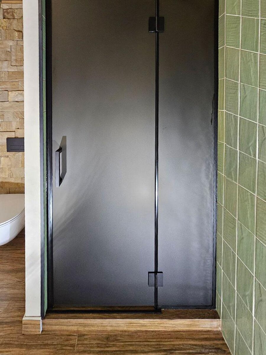 Вторая перегородка выполнена в едином стиле с первой