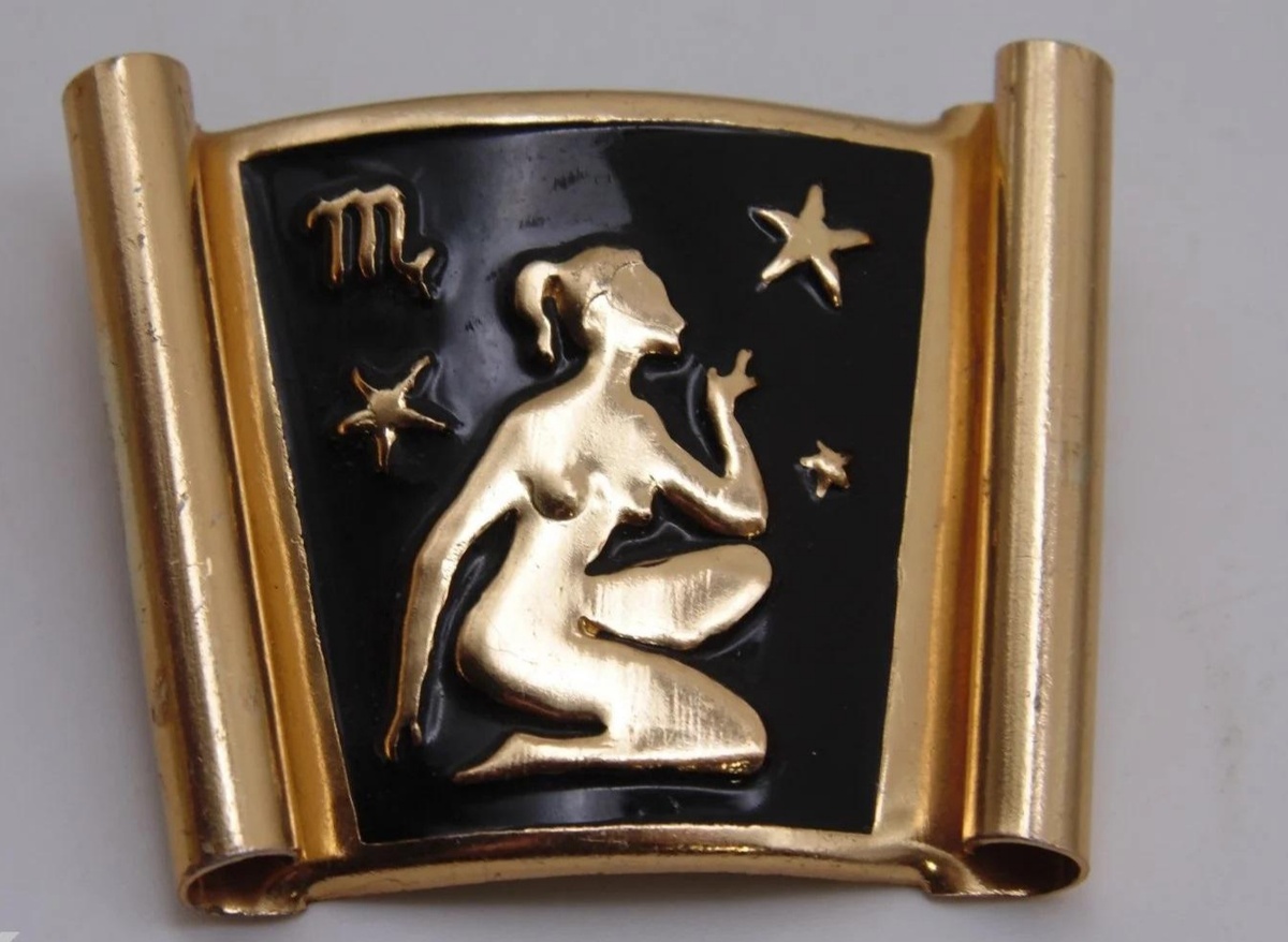 Брошь Дева. Фотография из открытых источников