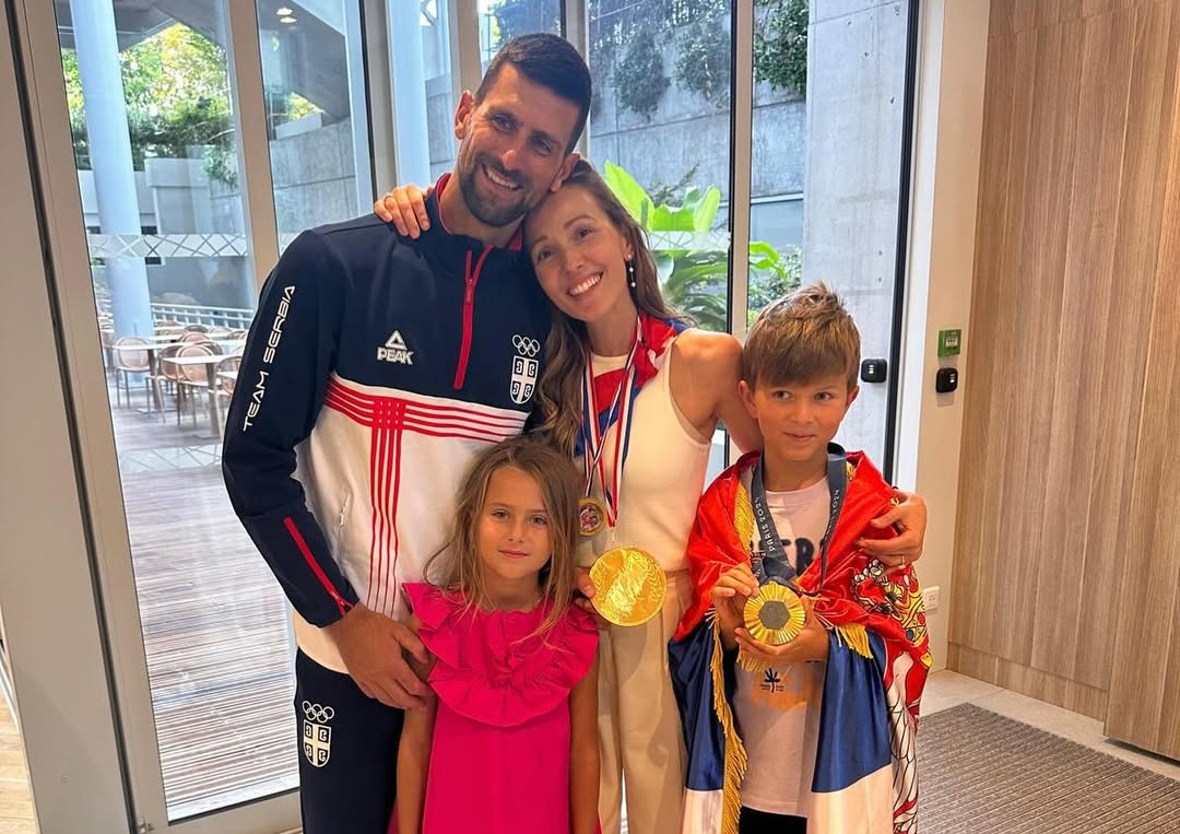    Новак Джокович с женой и детьми. соцсети