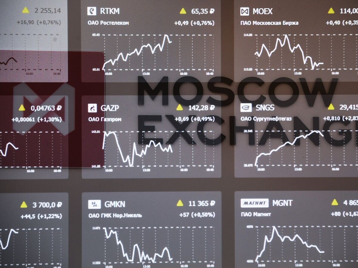    %Котировки фондового рынка на экране в здании Московской биржи© РИА Новости . Григорий Сысоев