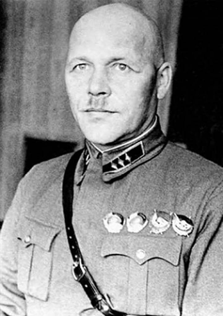 Д.Г. Павлов, один из главных идеологов появления чисто тусеничного танка на базе А-20.