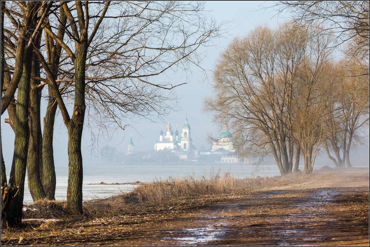 Апрель в Ростове Великом. Фото из открытых источников.