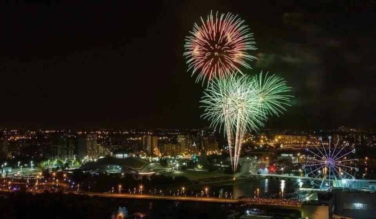     Салют. Источник: chel.kp.ru Автор фото: Валерий Звонарев