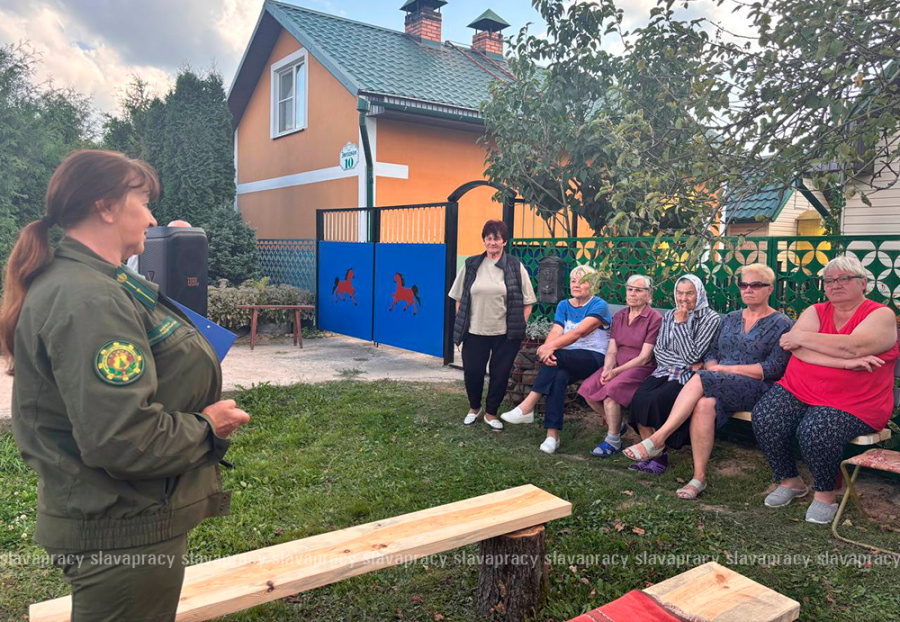     В деревне Страхини Копыльского района прошел сельский сход граждан