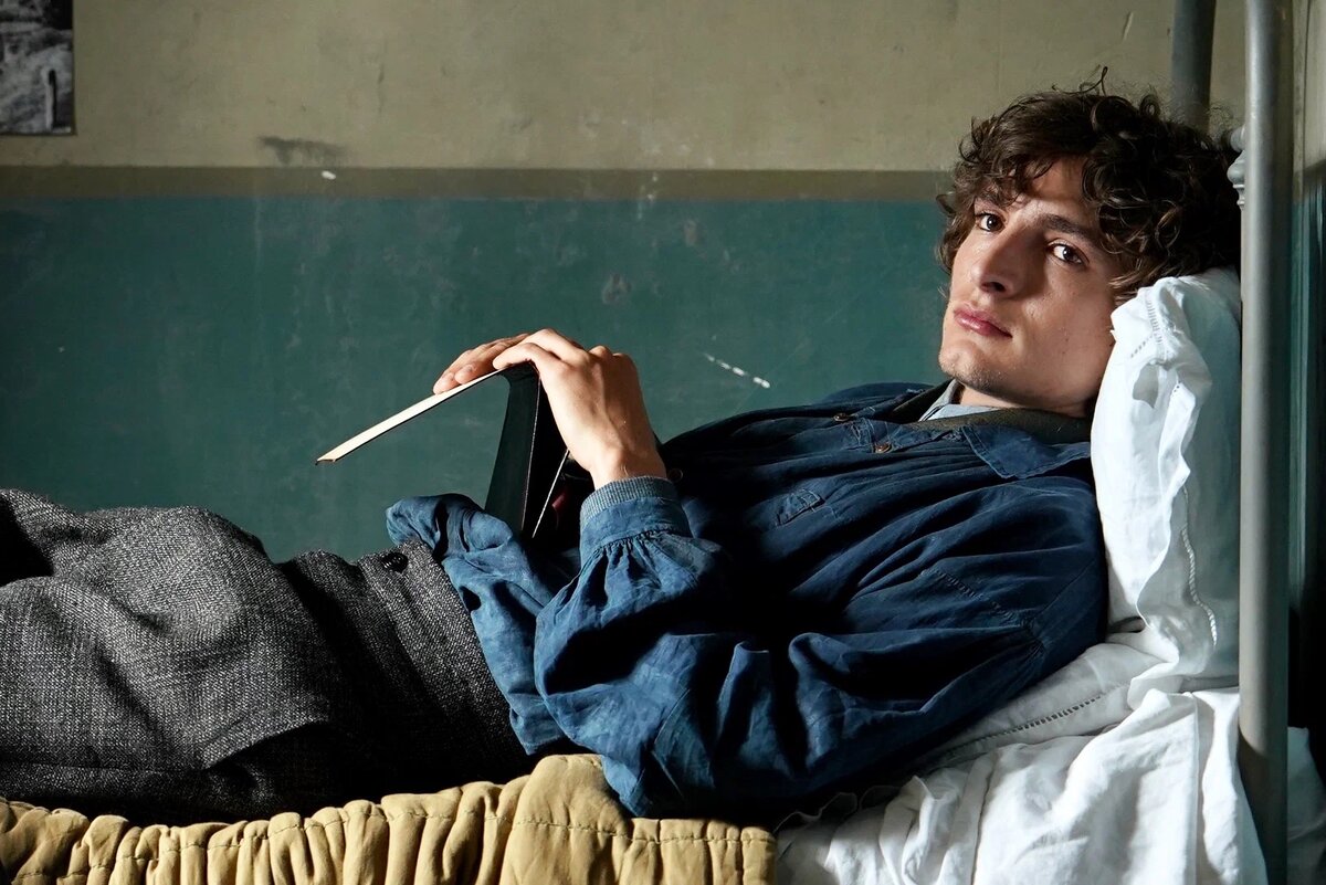 Кадр из фильма "Цвета времени" (источник: https://www.kinopoisk.ru/picture/4249143/) 