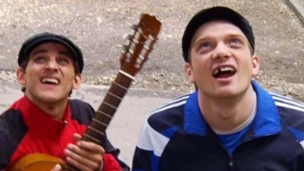 Гопники Башка (Михаил Башкатов) и Ржавый (Андрей Бурковский) из сериала «ДаЁшь молодЁжь!»