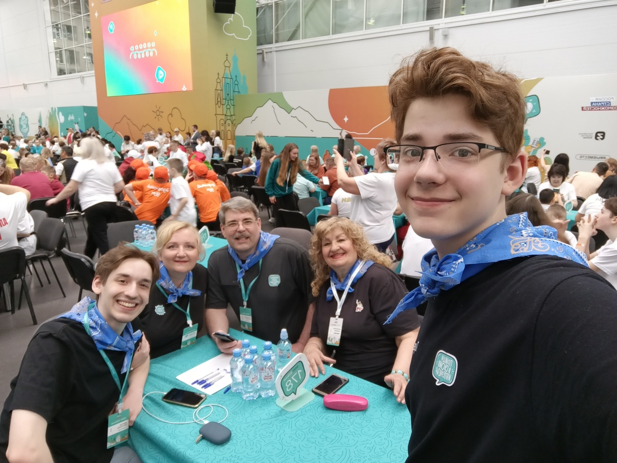 Наша семейная команда на полуфинале в Красноярске, март 2024 г.