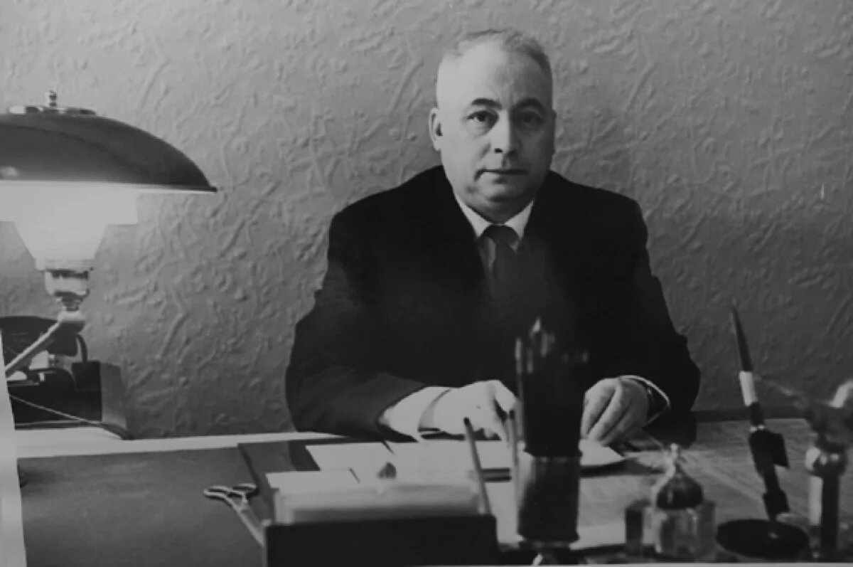    Андрей Кадрёнков в рабочем кабинете. Фото 1970-х.