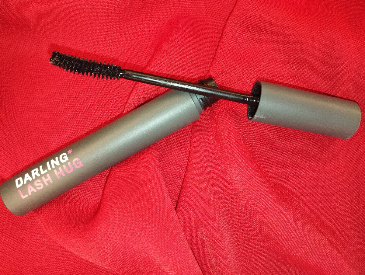Darling lash hug. 