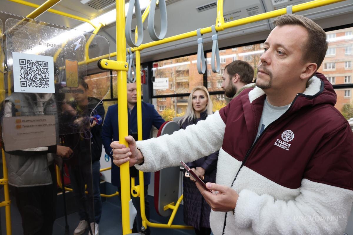    Скачать приложение можно по QR‑коду, размещённому в салоне транспортного средства