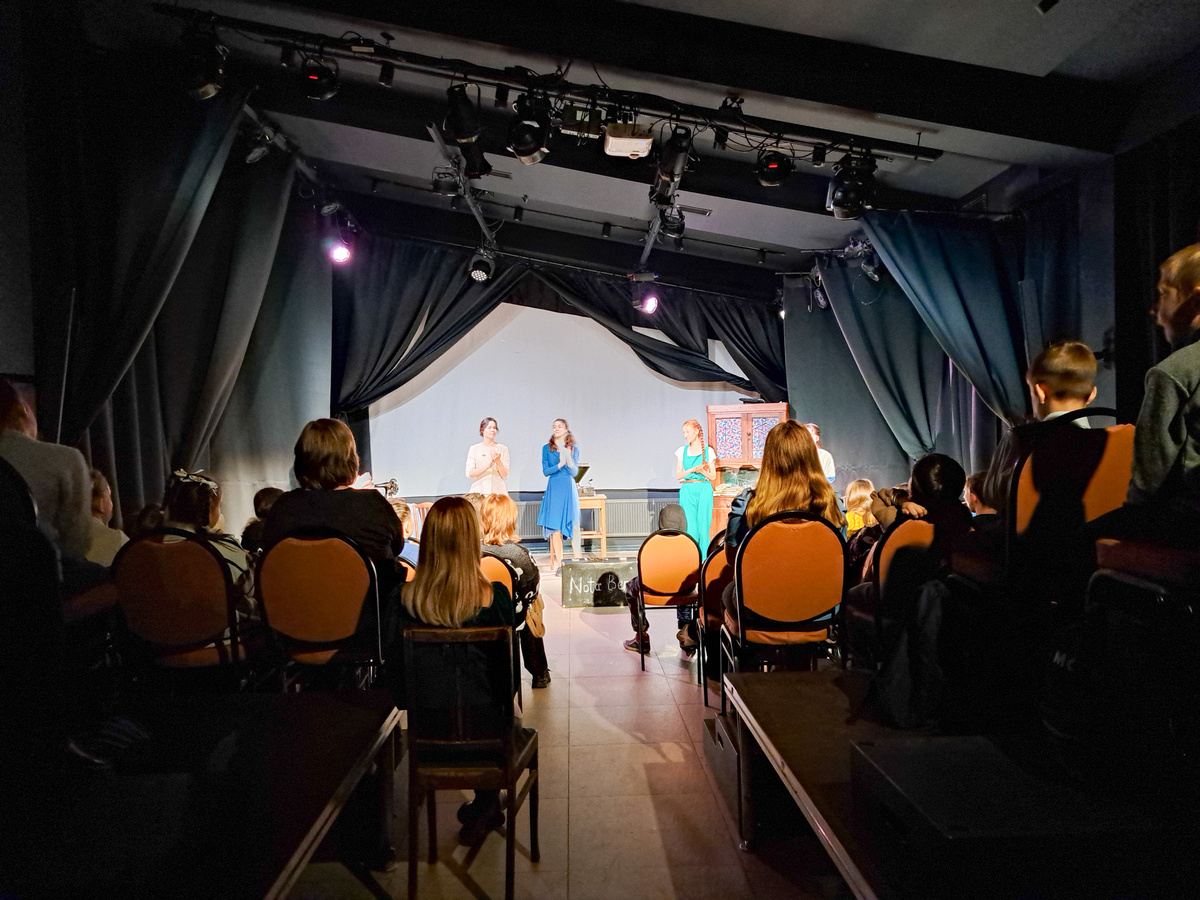 Карта предоставит право бесплатного посещения спектаклей в трех ведущих театрах области.  Фото: Фото: ФедералПресс / Вера Романескул