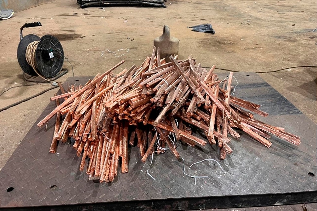    Обвиняемым 39 и 40 лет.