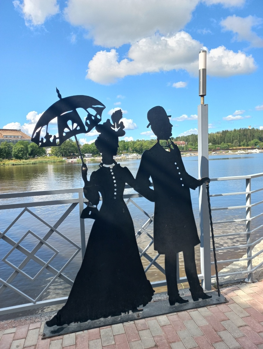 На набережной