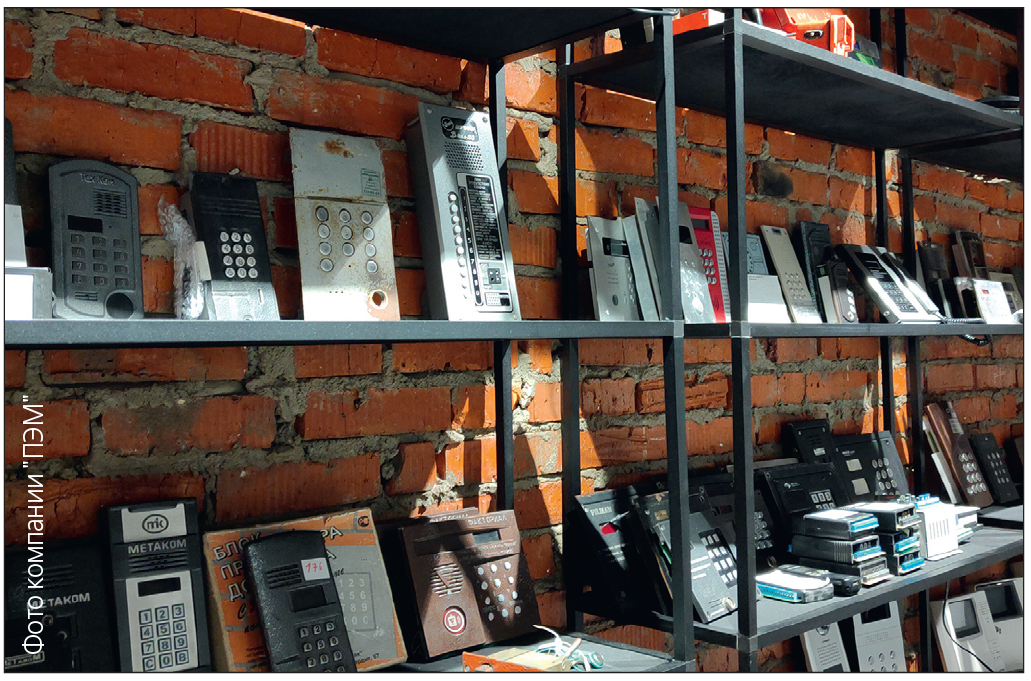 Экспозиция домофонов в шоуруме ПЭМ