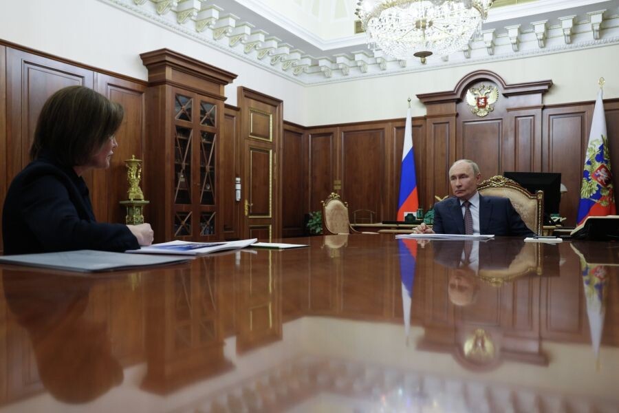    Президент РФ Владимир Путин и генеральный директор АСИ Светлана Чупшева / Источник: © Вячеслав Прокофьев/РИА Новости