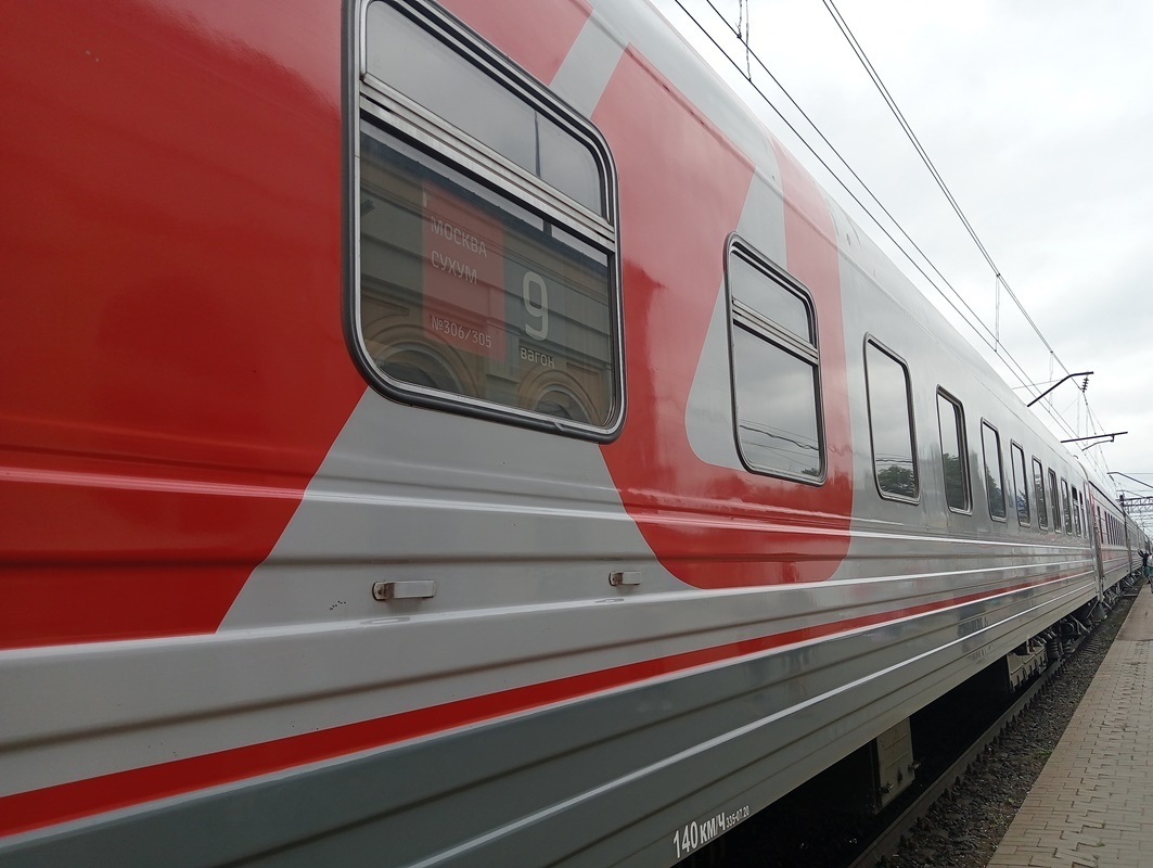 Еду на поезде 306 в Абхазию-2024, проезжаем Адлер