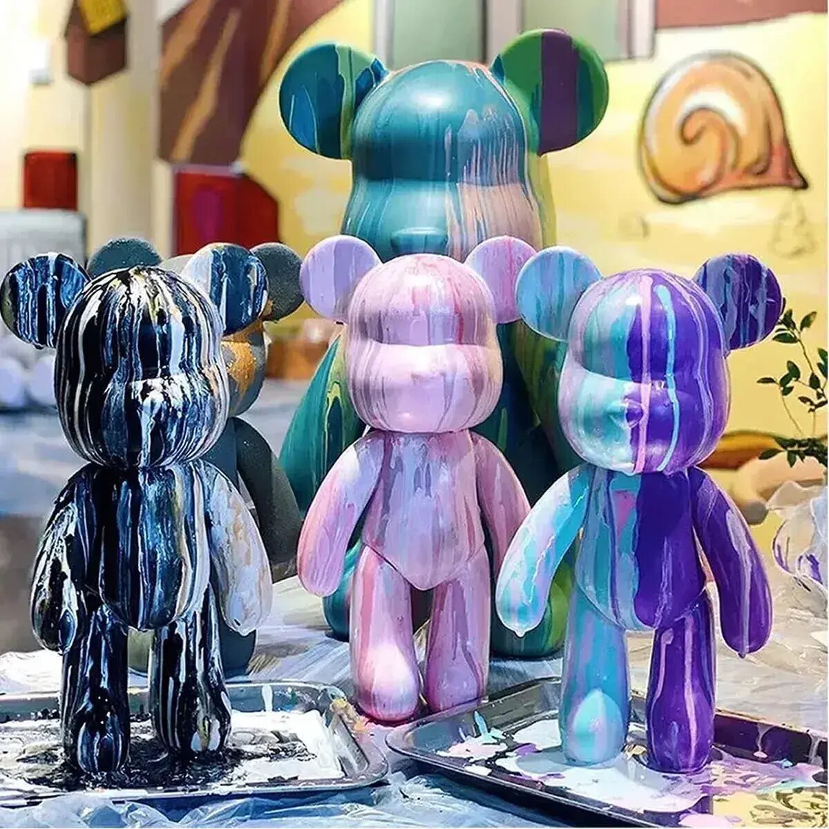 Роспись мишек флюид арт каждый раз дает новый непредсказуемый и завораживающий результат.