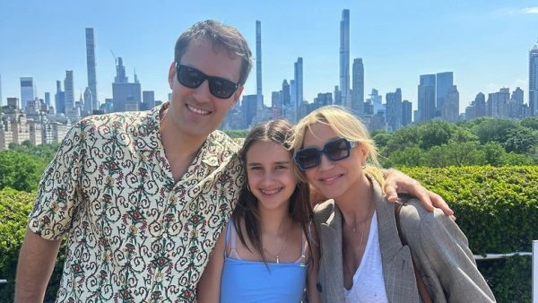    Кристина Орбакайте с семьей. Фото: соцсети