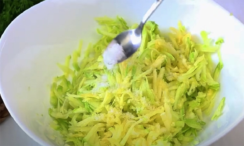 Ленивый кабачковый пирог с начинкой: быстро, просто, вкусно