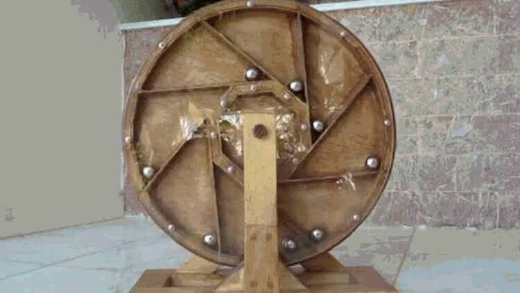 Пример конструкции вечного двигателя, более известного, как "магнитное колесо".