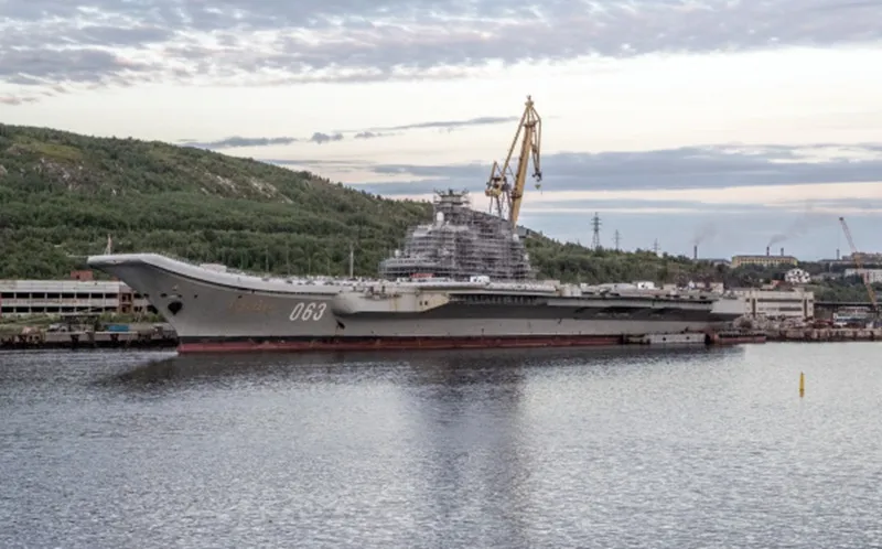 Тяжёлый авианесущий крейсер «Адмирал Флота Советского Союза Кузнецов» в Мурманске
Фото:
РИА Новости / Илья Тимин