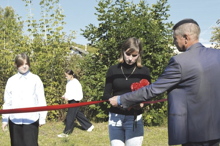    В Асекеевском районе открыли Аллею Памяти и Славы земляков «О»