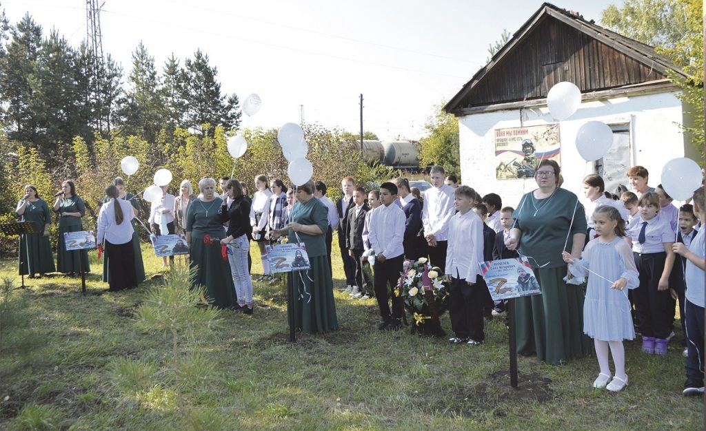    В Асекеевском районе открыли Аллею Памяти и Славы земляков «О»