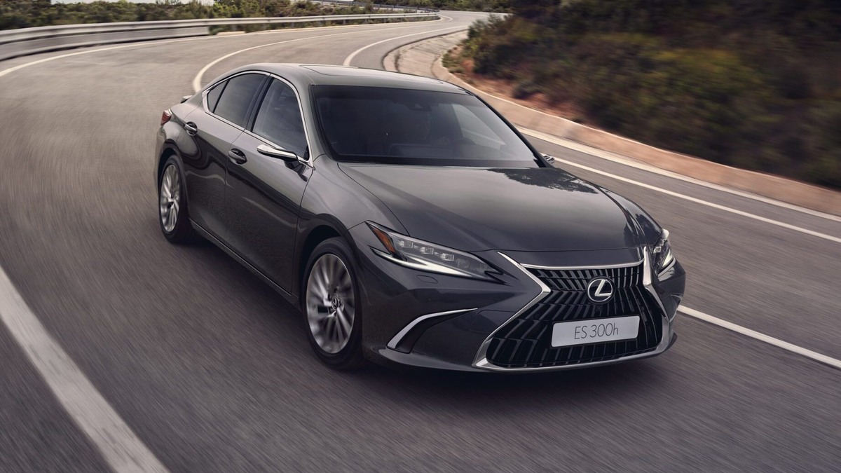    Lexus ES. Фото Lexus