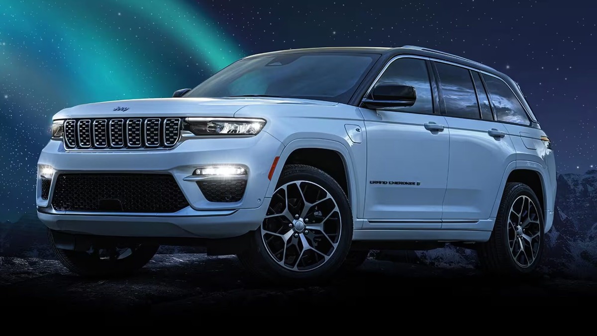   Jeep Grand Cherokee 4xe. Фото Stellantis